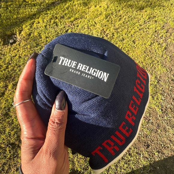 TRUE RELIGION beanie and glove set , NWT - Picture 4 of 8